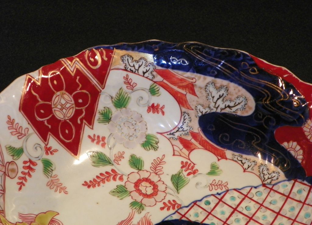 Japanese Imari Porcelain Bowl. 19th Century. Japanese Imari Porcelain Bowl. 19th Century.