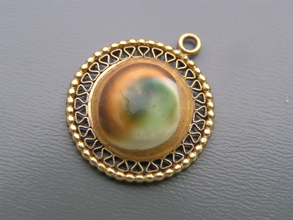Vintage 10kt solid yellow Gold Operculum Shell Charm for Bracelet Vintage 10kt solid yellow Gold Operculum Shell Charm for Bracelet