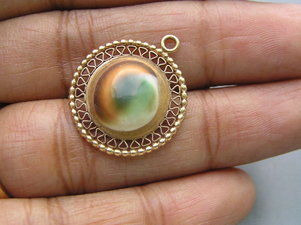 Vintage 10kt solid yellow Gold Operculum Shell Charm for Bracelet Vintage 10kt solid yellow Gold Operculum Shell Charm for Bracelet