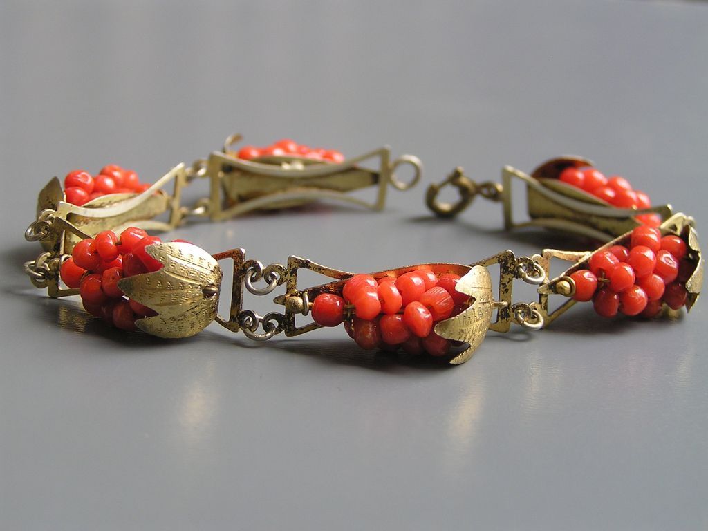 Vintage Genuine Coral Grape Cluster Silver Bracelet Vintage Genuine Coral Grape Cluster Silver Bracelet
