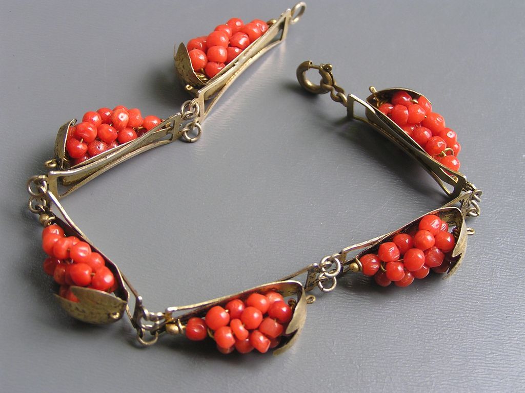 Vintage Genuine Coral Grape Cluster Silver Bracelet Vintage Genuine Coral Grape Cluster Silver Bracelet
