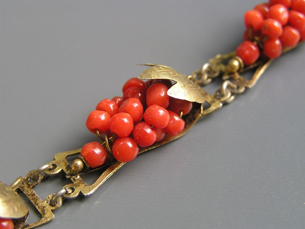 Vintage Genuine Coral Grape Cluster Silver Bracelet Vintage Genuine Coral Grape Cluster Silver Bracelet