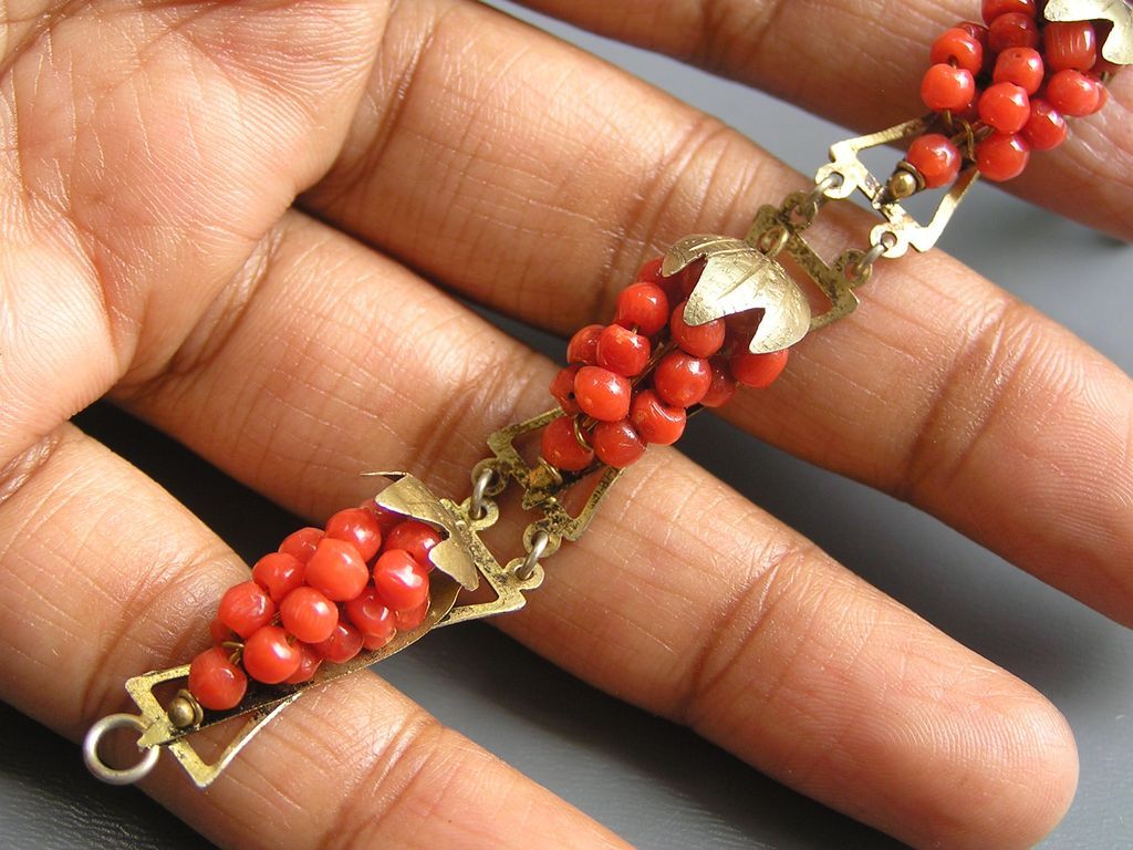 Vintage Genuine Coral Grape Cluster Silver Bracelet Vintage Genuine Coral Grape Cluster Silver Bracelet