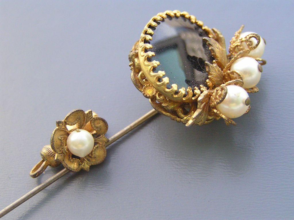 Vintage Stanley Hangler Glass Stick Pin Vintage Stanley Hangler Glass Stick Pin
