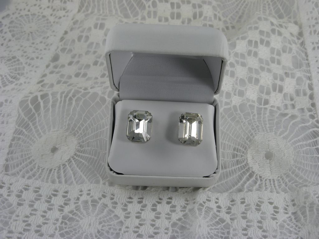 Kramer Clear Rhinestone Screw Back Earrings Kramer Clear Rhinestone Screw Back Earrings