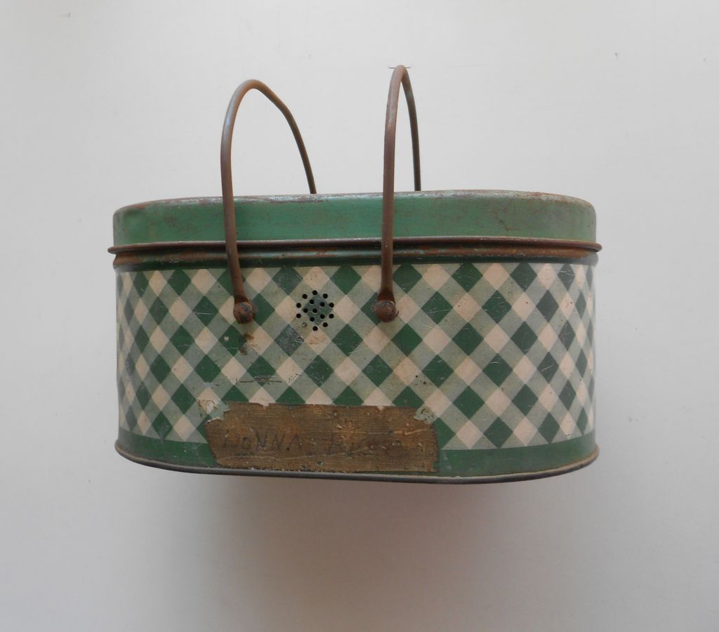 Vintage Lunch Pail Tin 1940s Green White Checkered Two Compartments Vintage Lunch Pail Tin 1940s Green White Checkered Two Compartments