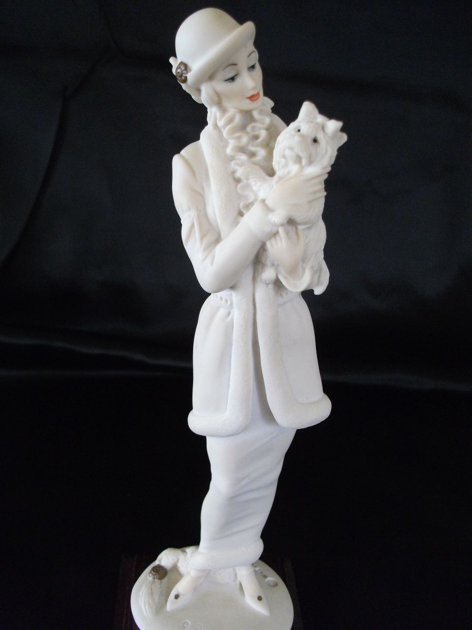 Giuseppe Armani Capodimonte Figurine Lady with Dog Giuseppe Armani Capodimonte Figurine Lady with Dog