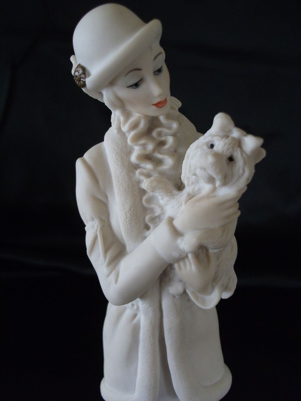 Giuseppe Armani Capodimonte Figurine Lady with Dog Giuseppe Armani Capodimonte Figurine Lady with Dog