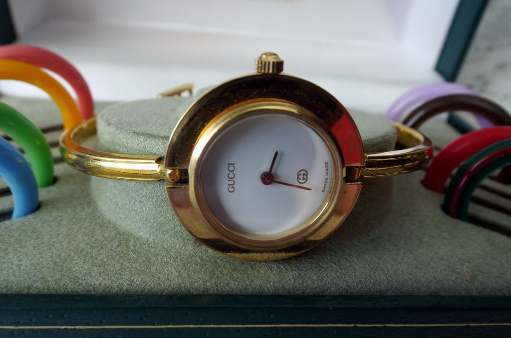 GUCCI Authentic Gold Plated Bangle Bracelet Watch Boxed with Interchangeable Bezels GUCCI Authentic Gold Plated Bangle Bracelet Watch Boxed with Interchangeable Bezels