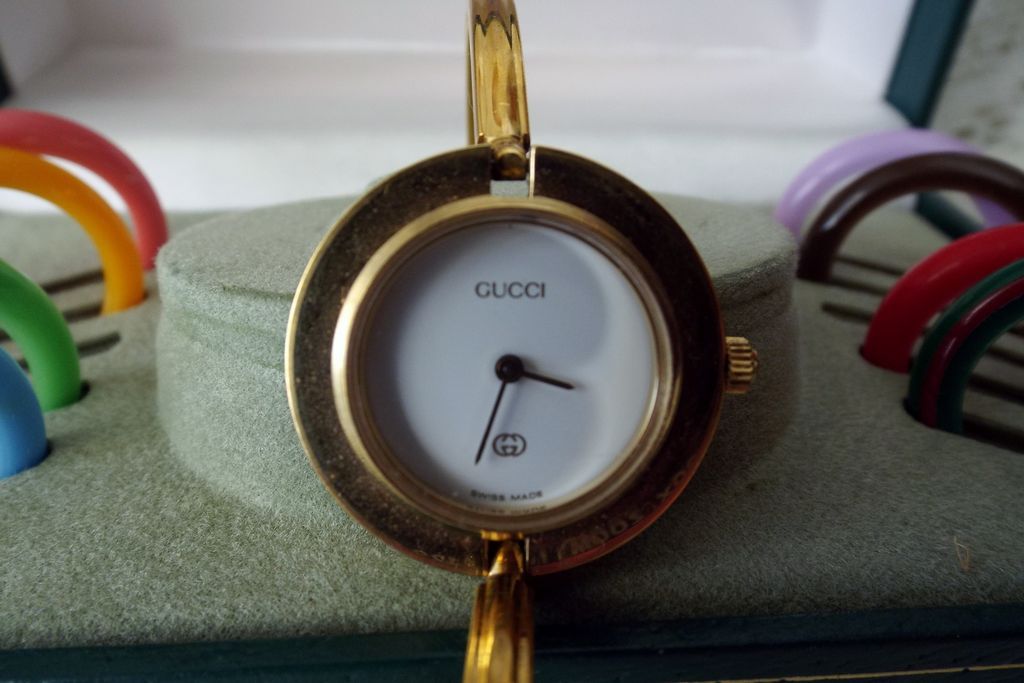 GUCCI Authentic Gold Plated Bangle Bracelet Watch Boxed with Interchangeable Bezels GUCCI Authentic Gold Plated Bangle Bracelet Watch Boxed with Interchangeable Bezels