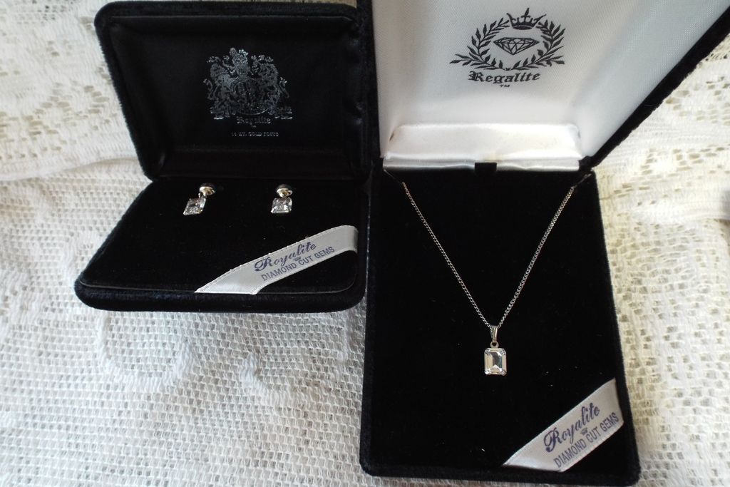 Royalite Pendant and Earring Set Boxed Royalite Pendant and Earring Set Boxed