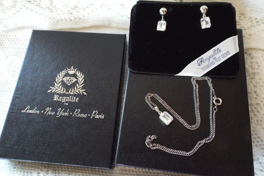 Royalite Pendant and Earring Set Boxed Royalite Pendant and Earring Set Boxed