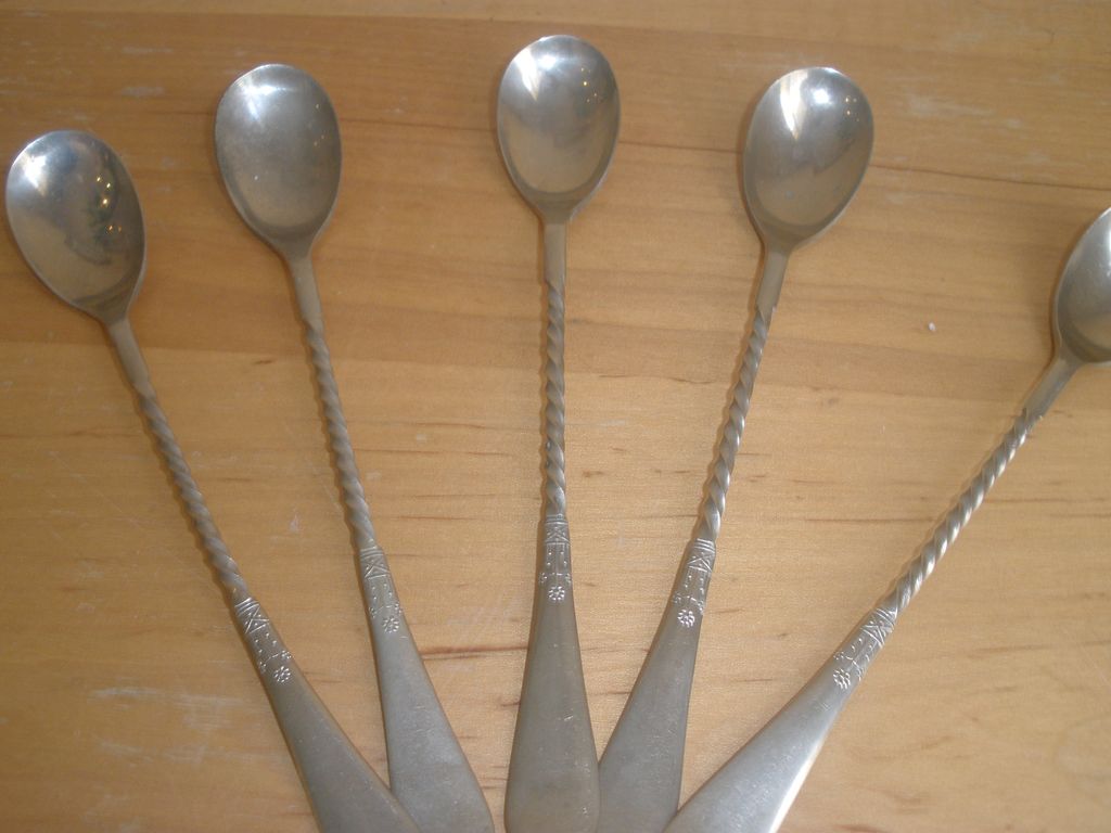 Set of 5 vintage Twisted Handle Ice Cream Spoons Set of 5 vintage Twisted Handle Ice Cream Spoons