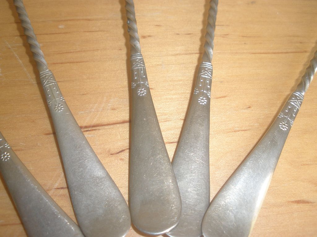 Set of 5 vintage Twisted Handle Ice Cream Spoons Set of 5 vintage Twisted Handle Ice Cream Spoons
