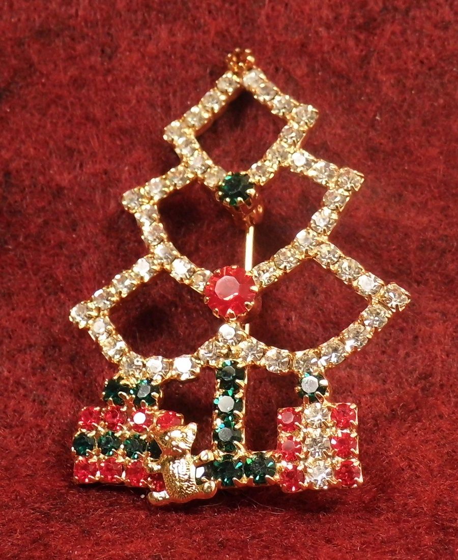 Sparkly Festive Christmas Tree Rhinestone Brooch Sparkly Festive Christmas Tree Rhinestone Brooch