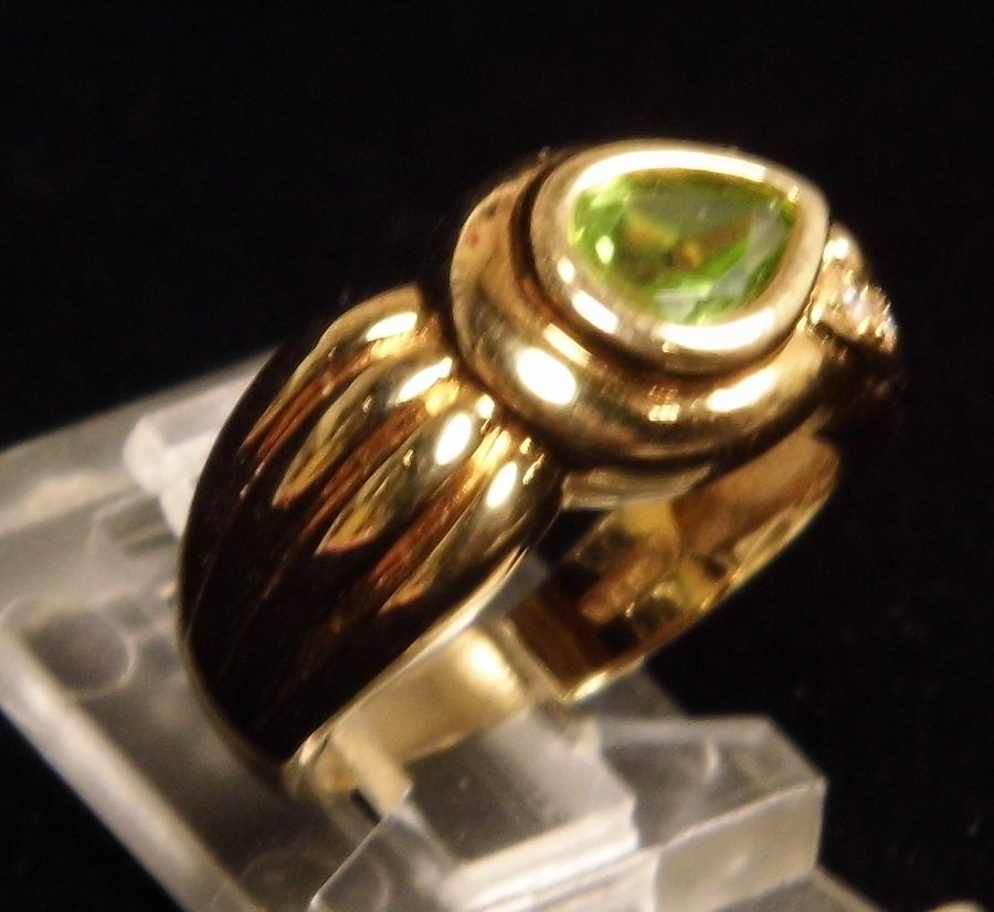 Sterling Silver Vermeil Pear Shaped Peridot & Clear Stone Ring size 5 Sterling Silver Vermeil Pear Shaped Peridot & Clear Stone Ring size 5