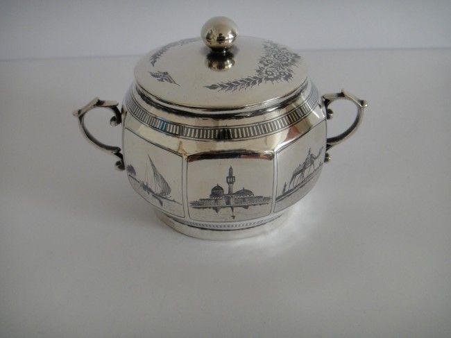 An Iraqi niello silver sweet box 18th/19th Century An Iraqi niello silver sweet box 18th/19th Century