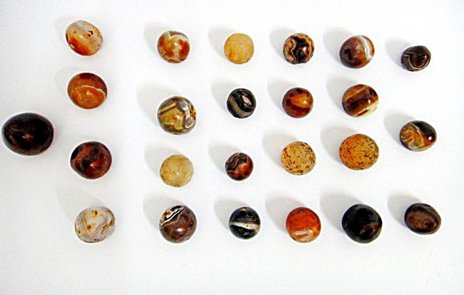 A set of ancient agate gaming chess piecs A set of ancient agate gaming chess piecs
