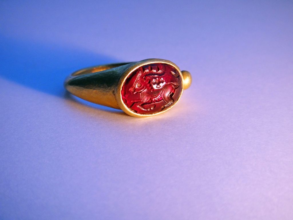 A Sassani Gold Ring Circa 3rd Century AD A Sassani Gold Ring Circa 3rd Century AD