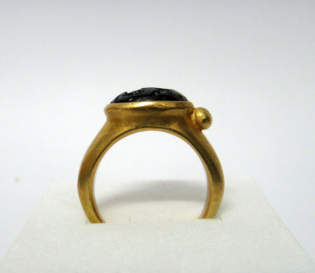 A Sassani Gold Ring Circa 3rd Century AD A Sassani Gold Ring Circa 3rd Century AD