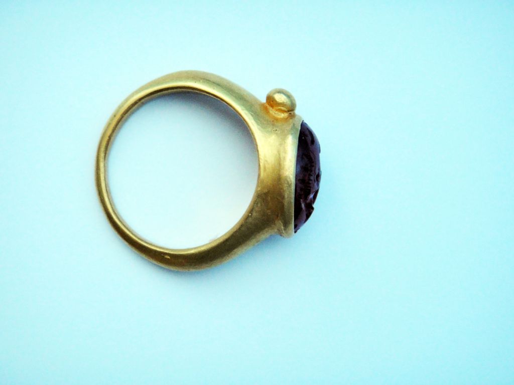 A Sassani Gold Ring Circa 3rd Century AD A Sassani Gold Ring Circa 3rd Century AD