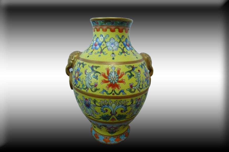A Superb and Very Rar Vase, six-character mark in underglaze blue 18th Century A Superb and Very Rar Vase, six-character mark in underglaze blue 18th Century