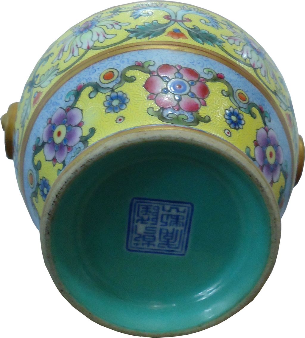 A Superb and Very Rar Vase, six-character mark in underglaze blue 18th Century A Superb and Very Rar Vase, six-character mark in underglaze blue 18th Century