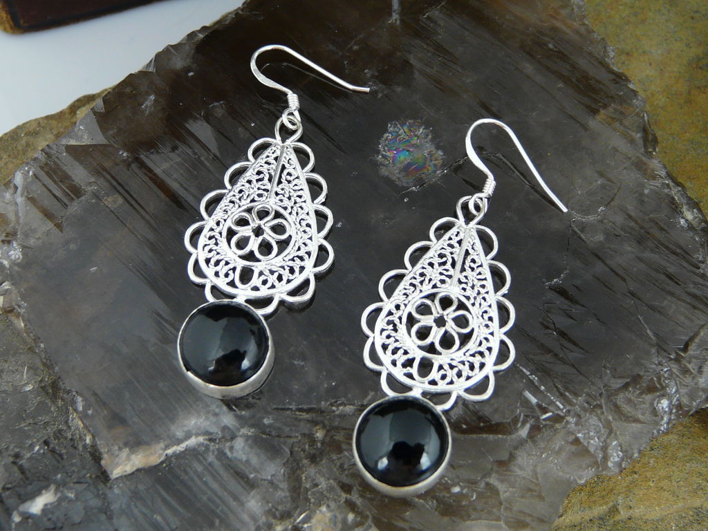 Lacy Filagree Sterling Silver and Hand Set Polished Onyx Cabochon Earrings Lacy Filagree Sterling Silver and Hand Set Polished Onyx Cabochon Earrings