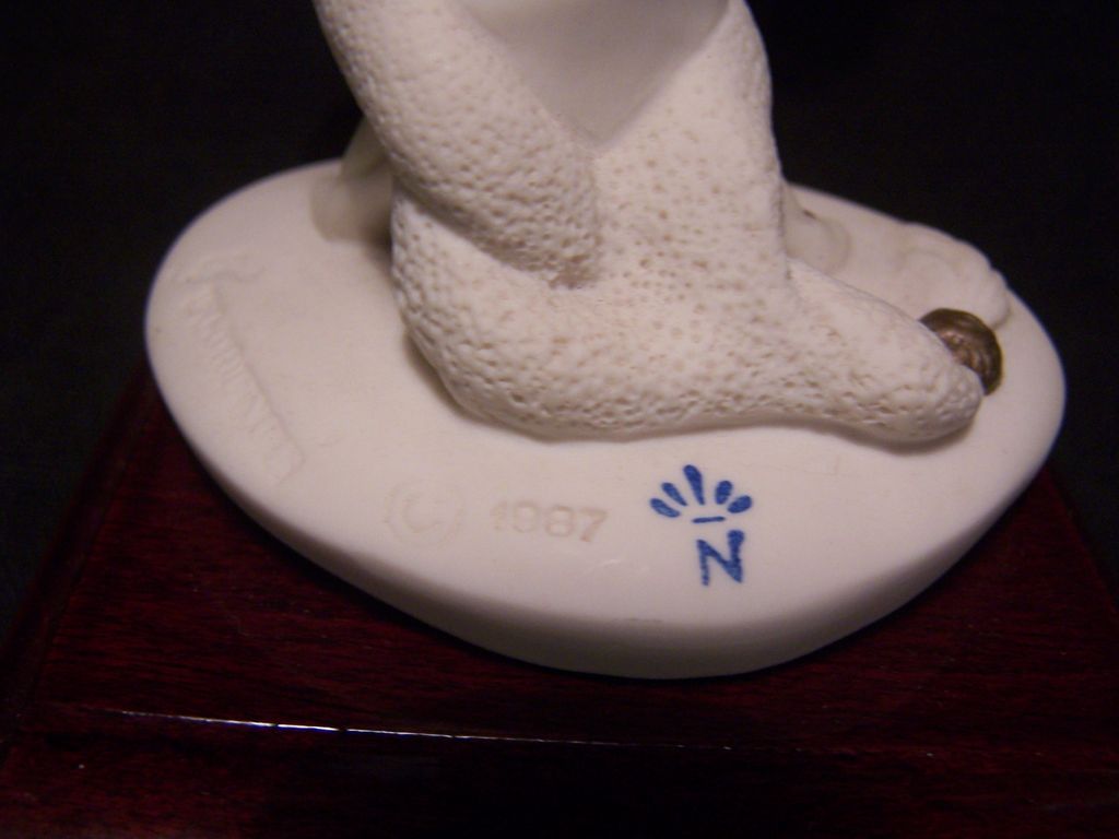 Giuseppe Armani Lady with Dog Figurine 0421-F with Original Box Mint Condition Giuseppe Armani Lady with Dog Figurine 0421-F with Original Box Mint Condition