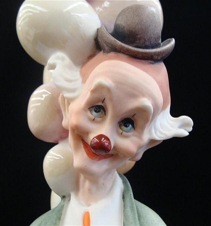 Giuseppi Armani Clown Large Figurine Titled "The Pensive Clown" with Balloons #268E Capodimonte Statue Giuseppi Armani Clown Large Figurine Titled "The Pensive Clown" with Balloons #268E Capodimonte Statue