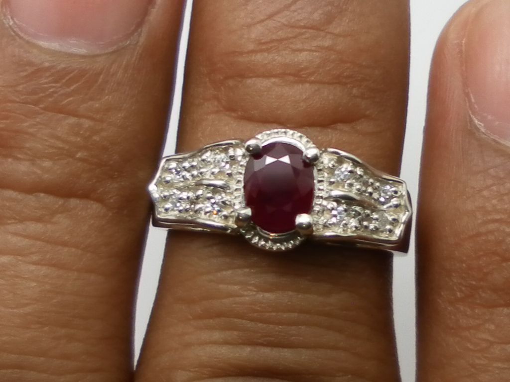 Vintage 14kt Mozambique Ruby & Diamonds Ring; FREE SIZING. Vintage 14kt Mozambique Ruby & Diamonds Ring; FREE SIZING.