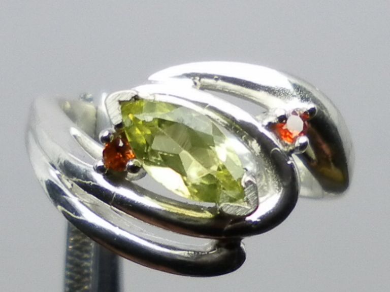 NATURAL peridot and garnet silver ring; ANY size from 3 to 13. NATURAL peridot and garnet silver ring; ANY size from 3 to 13.