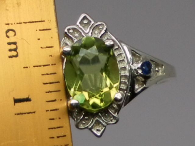 Vintage Peridot & Blue Sapphire Silver Ring; FREE SIZING. Vintage Peridot & Blue Sapphire Silver Ring; FREE SIZING.