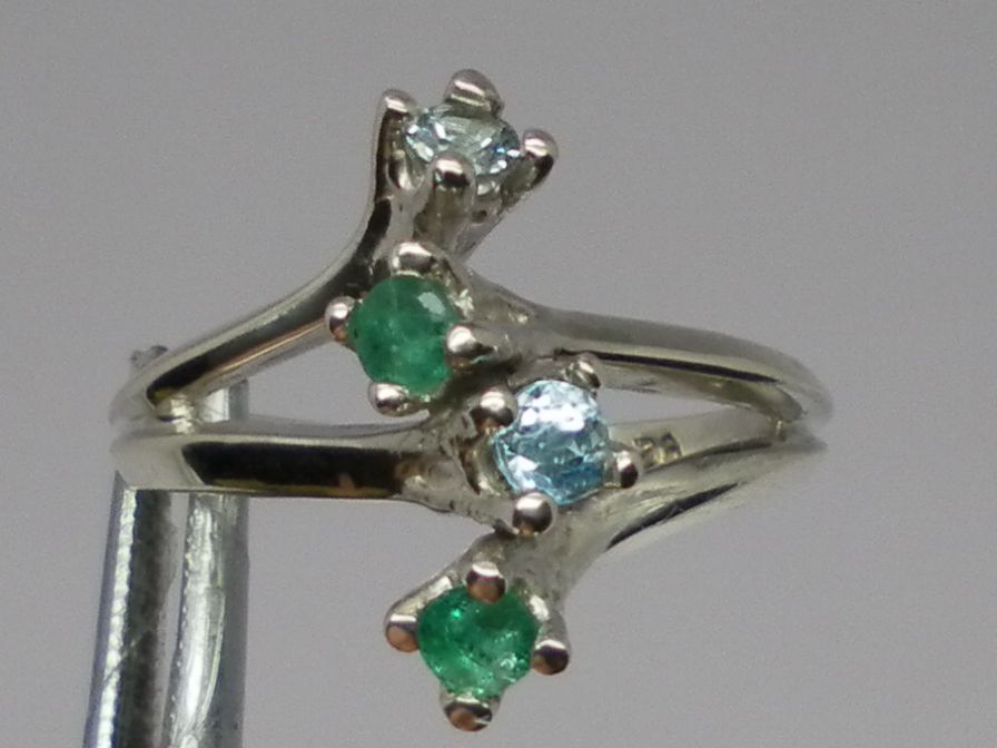Vintage Aquamarine & Emerald Silver Ring; FREE SIZING. Vintage Aquamarine & Emerald Silver Ring; FREE SIZING.