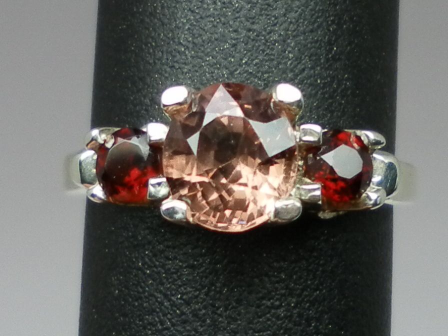 Vintage 14kt Spinel & Garnet Ring; FREE SIZING Vintage 14kt Spinel & Garnet Ring; FREE SIZING