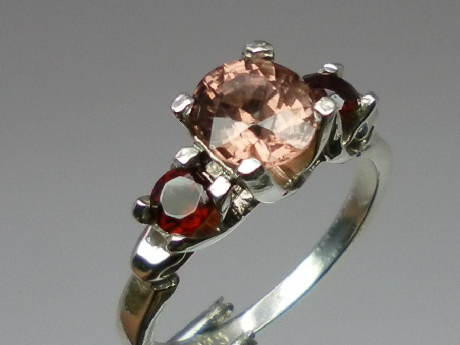 Vintage 14kt Spinel & Garnet Ring; FREE SIZING Vintage 14kt Spinel & Garnet Ring; FREE SIZING