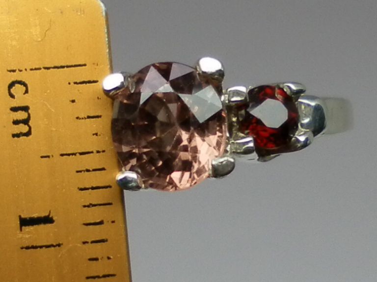 Vintage 14kt Spinel & Garnet Ring; FREE SIZING Vintage 14kt Spinel & Garnet Ring; FREE SIZING