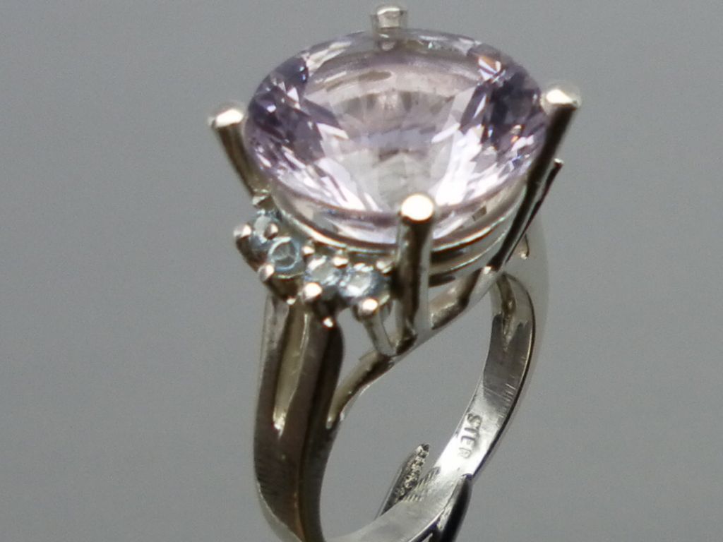 Natural Brazilian Rose and Aquamarine Silver Ring; FREE SIZING. Natural Brazilian Rose and Aquamarine Silver Ring; FREE SIZING.