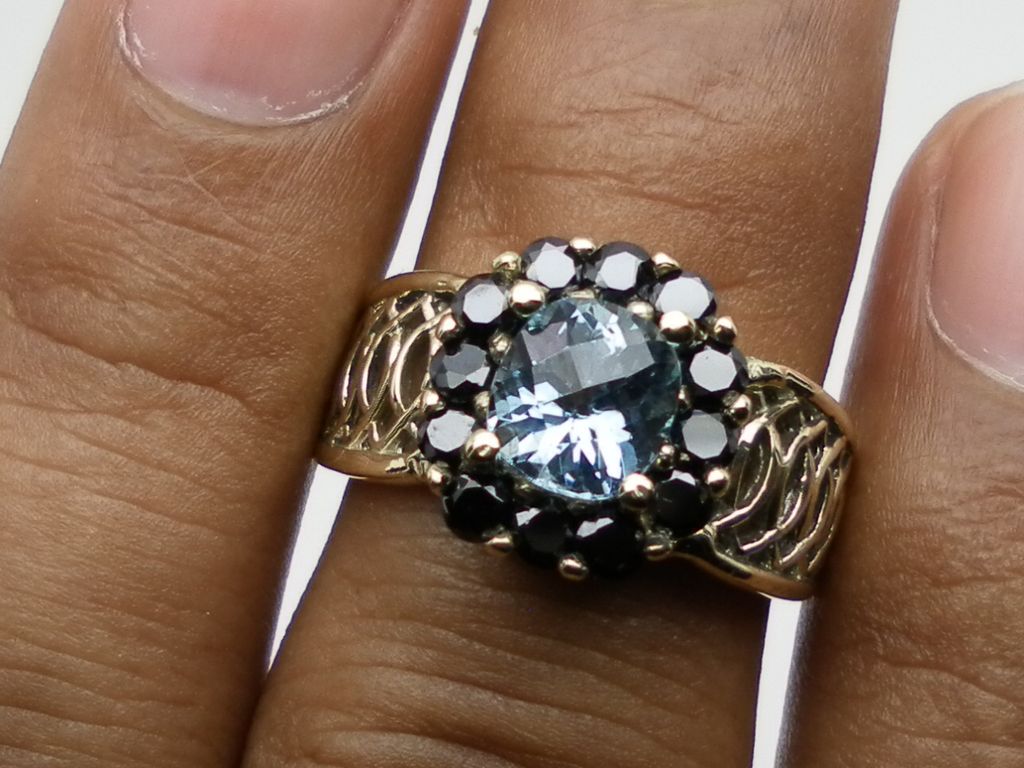 14kt, Aquamarine & Black Onyx Ring; FREE SIZING. 14kt, Aquamarine & Black Onyx Ring; FREE SIZING.