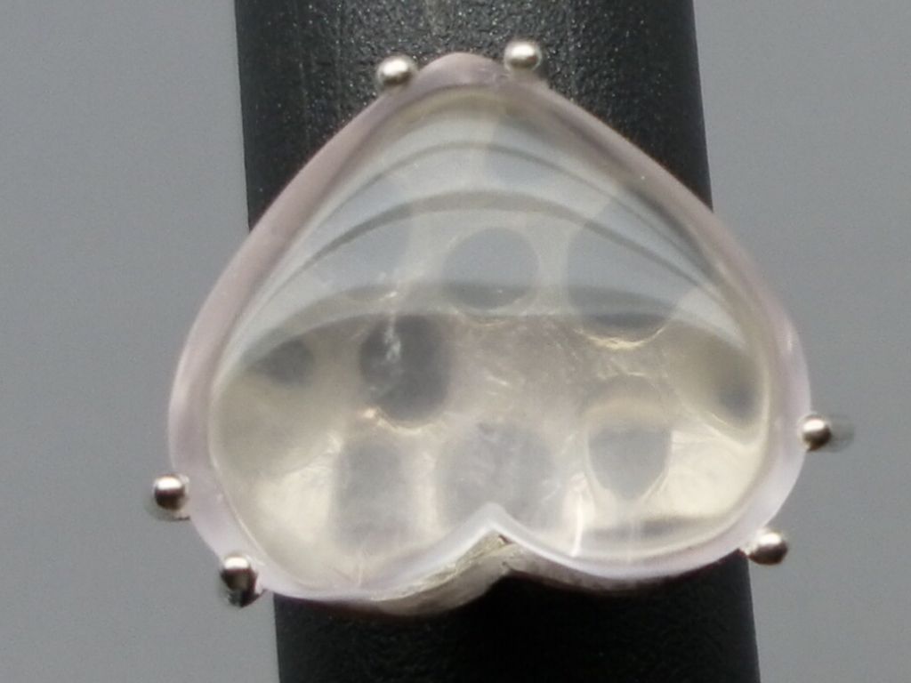 23 Carats Rose Quartz Silver Ring; FREE SIZING. 23 Carats Rose Quartz Silver Ring; FREE SIZING.