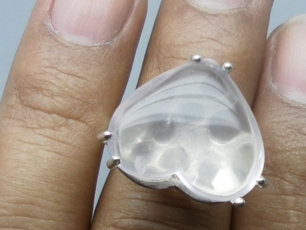 23 Carats Rose Quartz Silver Ring; FREE SIZING. 23 Carats Rose Quartz Silver Ring; FREE SIZING.