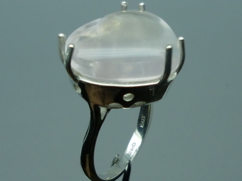 23 Carats Rose Quartz Silver Ring; FREE SIZING. 23 Carats Rose Quartz Silver Ring; FREE SIZING.