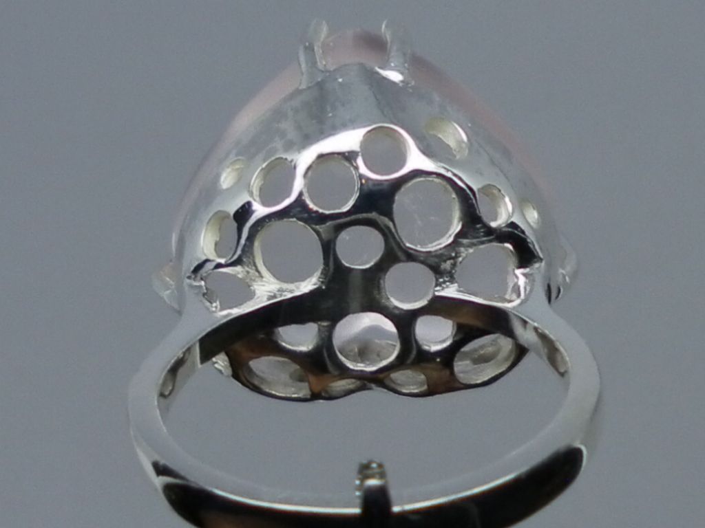 23 Carats Rose Quartz Silver Ring; FREE SIZING. 23 Carats Rose Quartz Silver Ring; FREE SIZING.