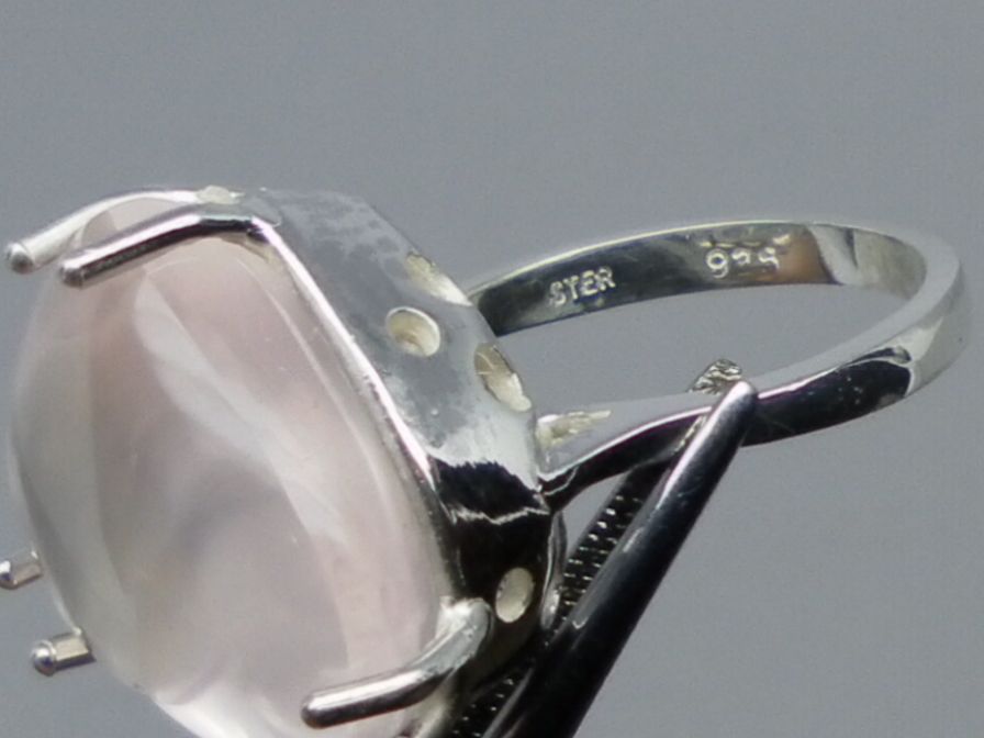 23 Carats Rose Quartz Silver Ring; FREE SIZING. 23 Carats Rose Quartz Silver Ring; FREE SIZING.