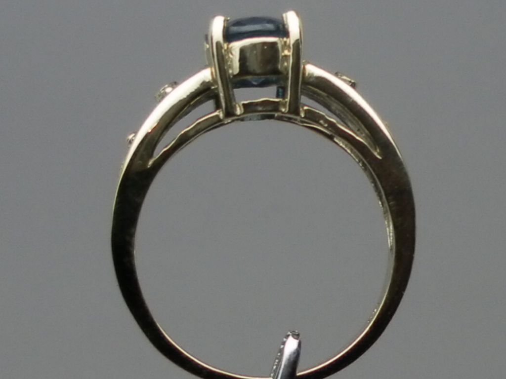 14kt London Blue Topaz & Diamonds Ring; FREE SIZING. 14kt London Blue Topaz & Diamonds Ring; FREE SIZING.