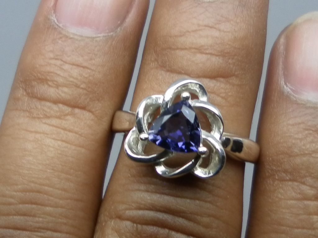 14kt Tanzanite Ring; FREE SIZING. 14kt Tanzanite Ring; FREE SIZING.