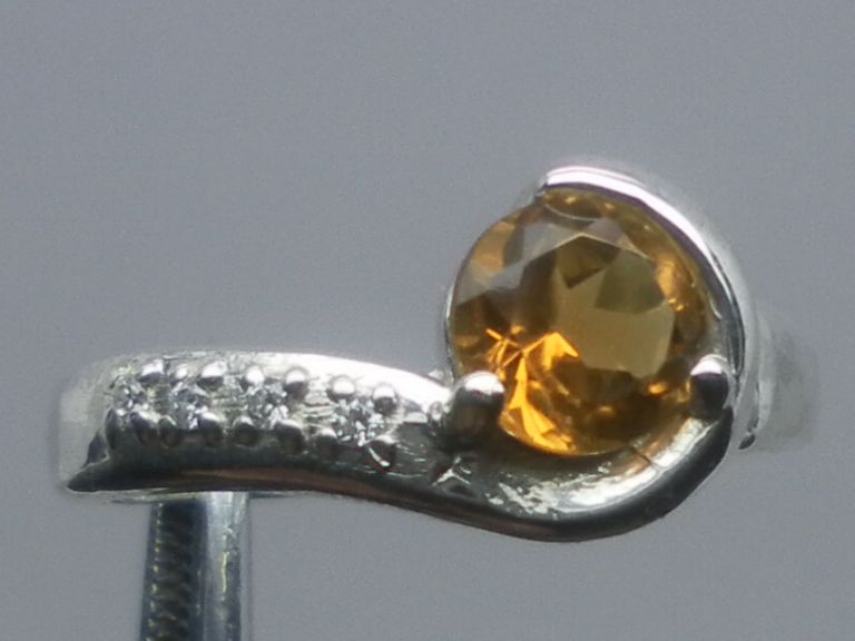 Vintage 14kt Citrine & Diamonds Ring; FREE SIZING Vintage 14kt Citrine & Diamonds Ring; FREE SIZING