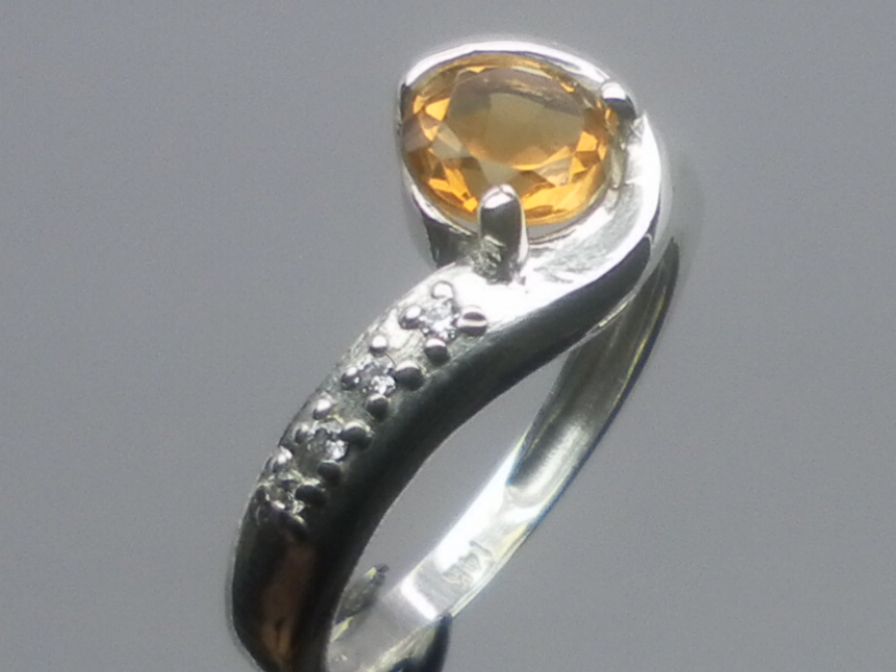 Vintage 14kt Citrine & Diamonds Ring; FREE SIZING Vintage 14kt Citrine & Diamonds Ring; FREE SIZING