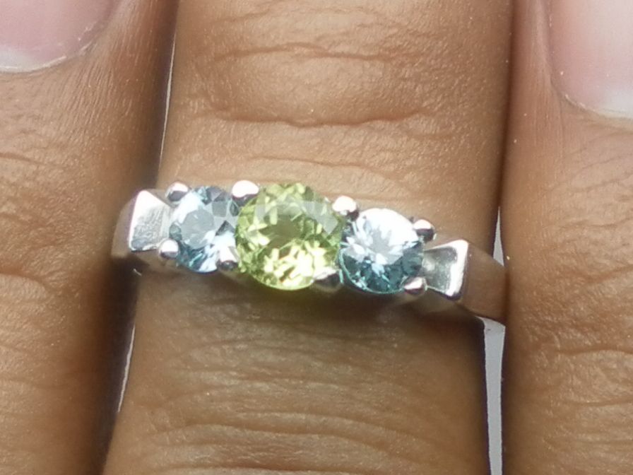 Vintage 14kt Peridot & Blue Zircon Ring; FREE SIZING. Vintage 14kt Peridot & Blue Zircon Ring; FREE SIZING.