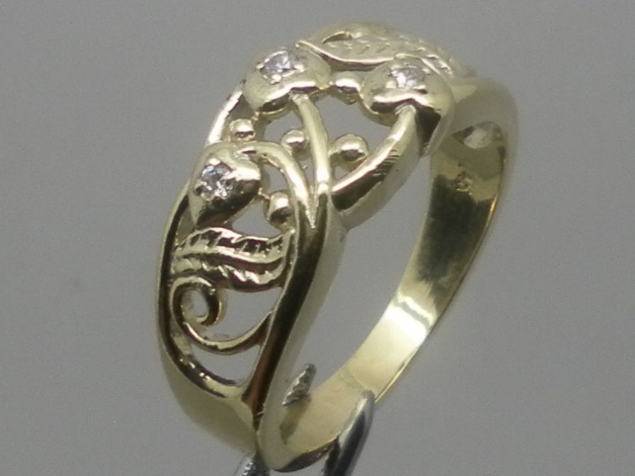 Vintage 14kt Diamonds Ring; FREE SIZING. Vintage 14kt Diamonds Ring; FREE SIZING.